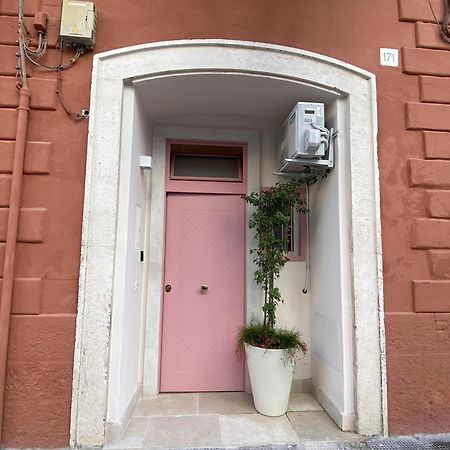 Quiet And Stylish - Bari City Center, Minutes To Station エクステリア 写真