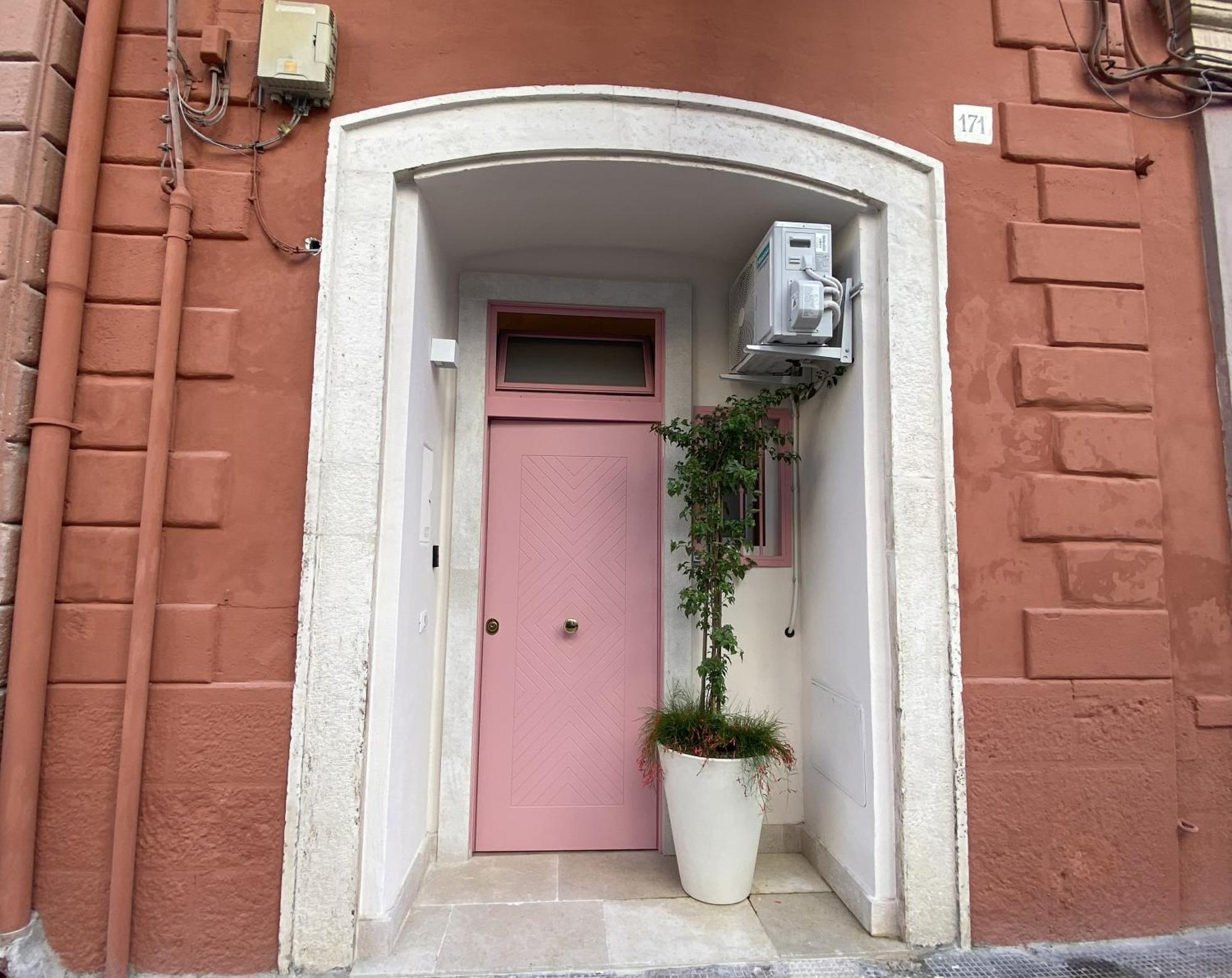 Quiet And Stylish - Bari City Center, Minutes To Station エクステリア 写真